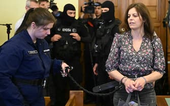 Italian teacher Ilaria Salis arrives in the Hungarian court of Budapest on March 28, 2024 ahead her trial for attacking neo-Nazis. Salis was arrested in Budapest in February 2023 and with three counts of attempted assault and accused of being part of an extreme left-wing organisation following a counter-demonstration against a neo-Nazi rally. (Photo by Attila KISBENEDEK / AFP)