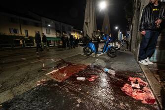 Foto Claudio Furlan/LaPresse 07-11-2023 Milano, Italia - Rissa tra ultra del Milan e del Psg sui Navigli

Photo Claudio Furlan/LaPresse 07-11-2023 Milan, Italy - Brawl between Milan and Psg ultras on the Navigli