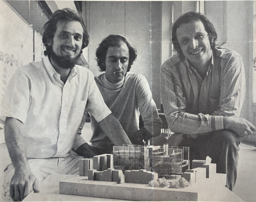 1.(da_sinistra)_Renzo_Piano_Gianfranco_Franchini_Richard_Rogers_-_PARIGI_1971_copia.jpg