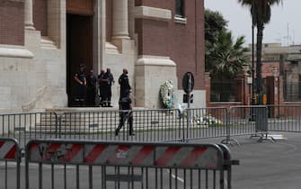 La chiesa di Ostia dove si svolgono i funerali dei bambini uccisi ad Ardea