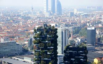 Una veduta di Milano dalla  Belvedere di palazzo Lombardia intitolato a Silvio Berlusconi Milano 29 Settembre 2023.
ANSA / MATTEO BAZZI. 