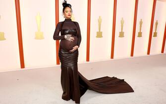 30_oscar_2023_red_carpet_look_rihanna_getty - 1