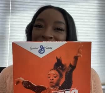 Simone Biles al pari di Muhammad Alì e Michael Jordan. L’immagine della ginnasta americana più volte oro olimpico è infatti sulle scatole di cereali Wheaties dedicate ai campioni