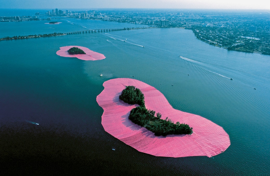 Christo_and_Jeanne-Claude_Surrounded_Islands_Biscayne_Bay_Greater_Miami_Florida_USA_1980–83_-_Photo_Wolfgang_Volz_-_(c)_The_Christo_and_Jeanne-Claude_Foundation.jpg