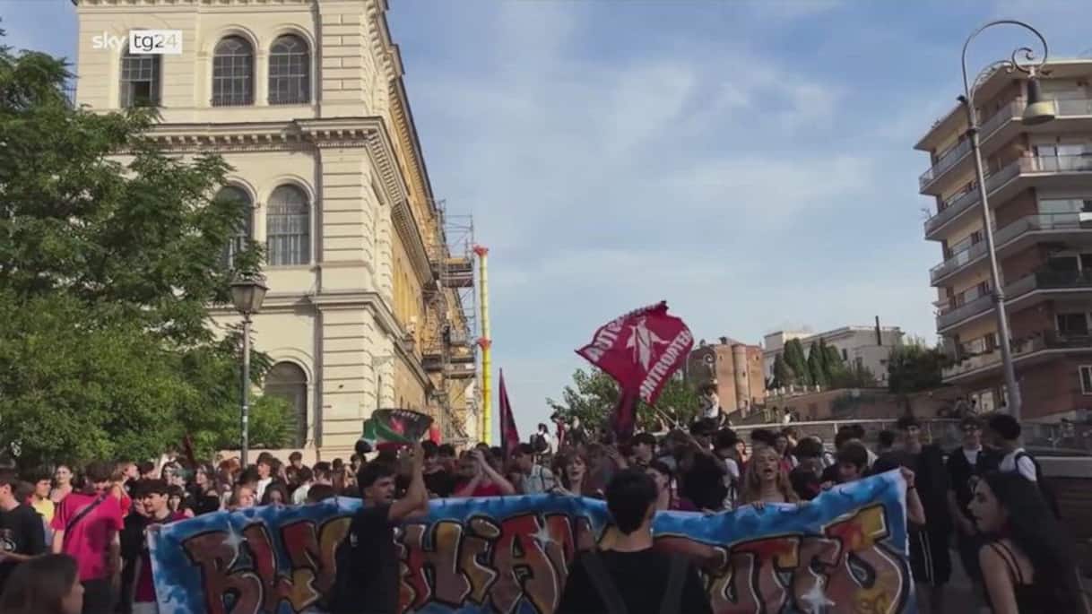 roma sciopero di oltre 1000 studenti per sostegno gaza