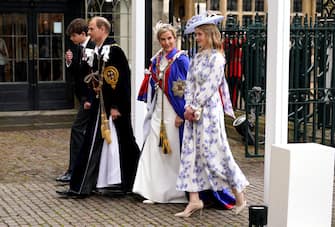 LONDON, ENGLAND - MAY 06: Prince Edward, Duke and Sophie, Duchess of Edinburgh arriving with Lady Louise Windsor (right) and the Earl of Wessex (left) at the Coronation of King Charles III and Queen Camilla on May 6, 2023 in London, England. The Coronation of Charles III and his wife, Camilla, as King and Queen of the United Kingdom of Great Britain and Northern Ireland, and the other Commonwealth realms takes place at Westminster Abbey today. Charles acceded to the throne on 8 September 2022, upon the death of his mother, Elizabeth II. (Photo by Andrew Milligan - WPA Pool/Getty Images)