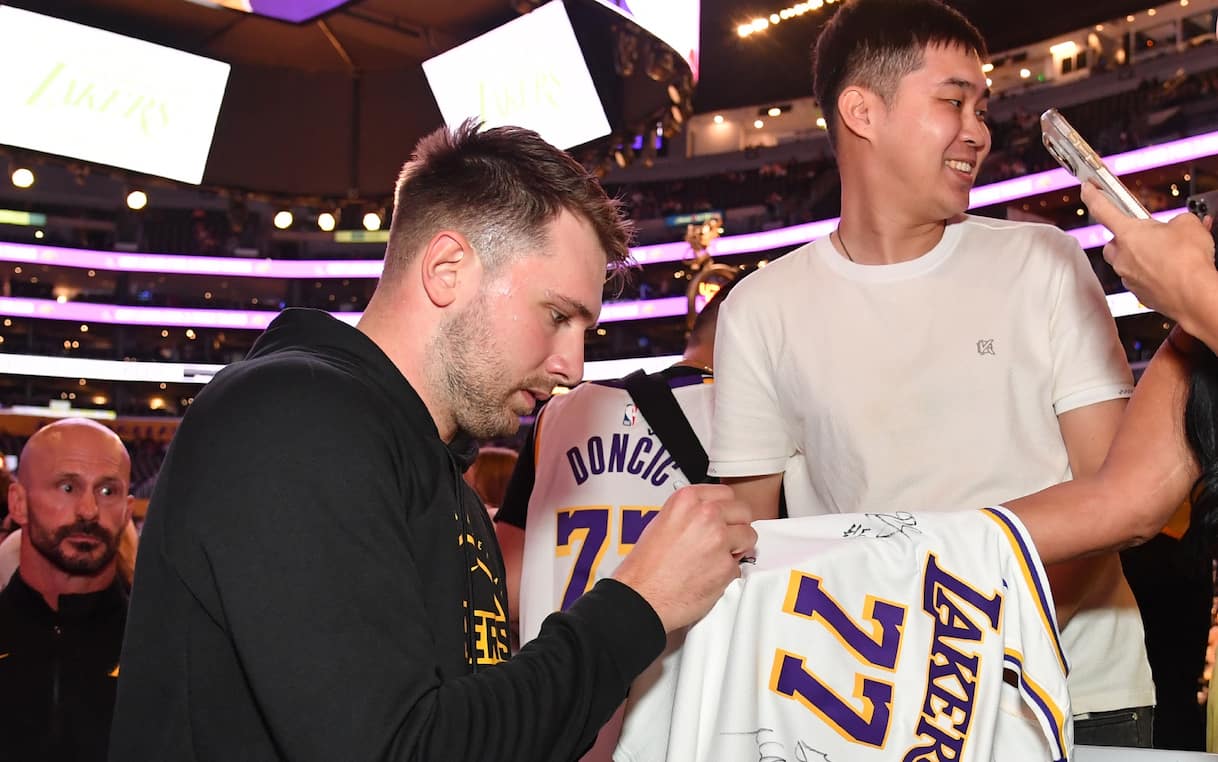 https://static.sky.it/editorialimages/ed9e0bd9f41707b6bca6a8d8ed1df45ef05bf445/skysport/it/nba/2025/10/25/luka-doncic-lakers-storia-punti-segnati/Luka_Doncic_Getty_Los_Angeles_Lakers.jpg?im=Resize,width=1218