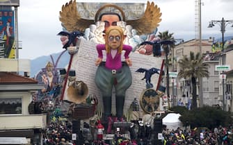 VIAREGGIO, ITALY - FEBRUARY 9: A papier-mache mask representing Italian Prime Minister Giorgia Meloni, moves through the streets of Viareggio during the traditional Carnival of Viareggio parade on February 9, 2025 in Viareggio, Italy. The Carnival of Viareggio is considered one of the most important carnivals in Italy and is characterised by its giant papier-mache floats depicting caricatures of popular characters, politicians and fictional creations. Said to be one of the most important carnivals in Italy and Europe, the floats are renowned to be the biggest in the world.(Photo by Laura Lezza/Getty Images)