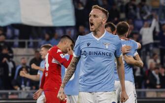 Lazio’s Manuel Lazzari celebrates after winning at the end of the Italian Serie A soccer match between SS Lazio vs ACF Fiorentina at the Rome’s Olympic stadium, Rome, 27 October 2021. ANSA/GIUSEPPE LAMI