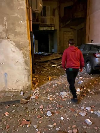 I detriti e le macerie dopo l'esplosione di una palazzina a Ravanusa