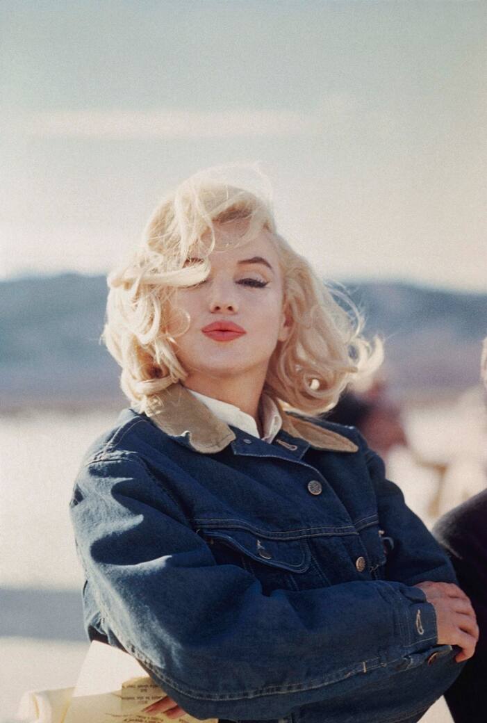 Marilyn_Monroe_in_the_Nevada_desert_during_the_filming_of_The_Misfits._USA_1960_©_Eve_Arnold_Magnum_Photos.jpg