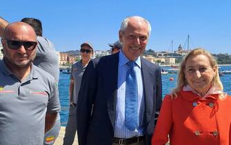 Molo Ichnusa di Cagliari, varo di Luna Rossa: presenti ancheLo Skipper di Luna Rossa, Max Sirena, il vicepresidente di Pirelli, Marco Tronchetti Provera e Miuccia Prada