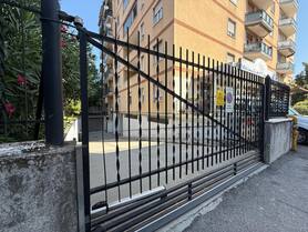 Cinisello Balsamo, 30enne precipita da secondo piano di hotel: è grave
