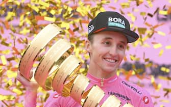 Australian rider Jai Hindley of BORA - hansgrohe team, on podium with the trophy of the 105th Giro d\