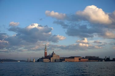 Venezia cartoline: l'isola di San Giorgio Maggiore, con la chiesa del Palladio. ANSA/ANDREA MEROLA