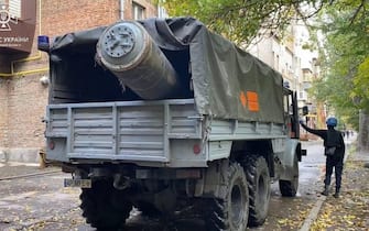 La città di Zaporizhzhia, nell'Ucraina meridionale, è stata colpita questa mattina da un attacco missilistico russo, 21 ottobre 2022. ANSA/US VIGILI DEL FUOCO UCRAINA +++ NO SALES, EDITORIAL USE ONLY +++ NPK +++