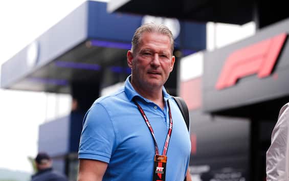 https://static.sky.it/editorialimages/ee8cac06ea56532bdb79665e0ae8342a896296b2/skysport/it/motori/formula-1/2025/07/24/f1-gp-belgio-spa-2025-foto/f1_ipa_jos_verstappen_2025.jpg?im=Resize,width=565