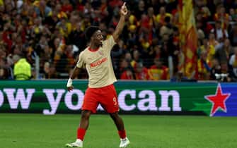 epa10898395 Sepe Wahi
 of Lens celebrates after scoring his team's second goal during the UEFA Champions League Group B match between RC Lens and Arsenal London in Lens, France, 03 October 2023.  EPA/MOHAMMED BADRA