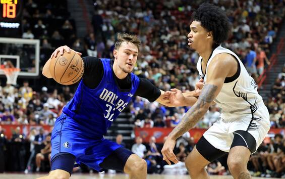 https://static.sky.it/editorialimages/eec57e0ce4f3f4feb5146a674108c87d377d116b/skysport/it/nba/video/2025/07/13/nba-flagg-31-punti-dallas-san-antonio/flagg_getty_dallas_mavericks_cover.jpg?im=Resize,width=565
