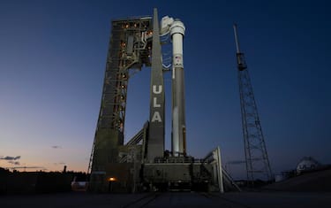epa11382946 A handout photo made available by NASA shows a United Launch Alliance Atlas V rocket with Boeing's CST-100 Starliner spacecraft aboard on the launch pad at Space Launch Complex 41, ahead of NASA's Boeing Crew Flight Test at Cape Canaveral Space Force Station in Florida, USA, 31 May 2024. NASA's Boeing Crew Flight Test is the first launch with astronauts of the Boeing CFT-100 spacecraft and United Launch Alliance Atlas V rocket to the International Space Station as part of the agencyâ€™s Commercial Crew Program. The flight test, targeted for launch at 12:25 p.m. EDT on Saturday, June 1, serves as an end-to-end demonstration of Boeingâ€™s crew transportation system and will carry NASA astronauts Butch Wilmore and Suni Williams to and from the orbiting laboratory.  EPA/NASA/Joel Kowsky MANDATORY CREDIT HANDOUT EDITORIAL USE ONLY/NO SALES HANDOUT EDITORIAL USE ONLY/NO SALES