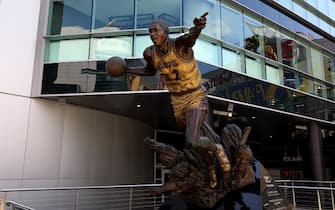 LOS ANGELES - SEPTEMBER 11:  Omri Amrany and Gary Tillery's statue of former Los Angeles Lakers basketball player Ervin 'Magic' Johnson stands in Star Plaza at Staples Center, home of the Los Angeles Lakers, Los Angeles Clippers and Los Angeles Sparks basketball teams and Los Angeles Kings hockey team in Los Angeles, California on September 11, 2017.  MANDATORY MENTION OF THE ARTIST UPON PUBLICATION - RESTRICTED TO EDITORIAL USE.  (Photo By Raymond Boyd/Getty Images)
  