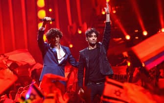 LISBON, PORTUGAL - MAY 12:  Ermal Meta (L) and Fabrizio Moro representing Italy during perform at Altice Arena on May 12, 2018 in Lisbon, Portugal.  (Photo by Pedro Gomes/Getty Images)