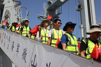 (230429) -- JEDDAH, April 29, 2023 (Xinhua) -- Chinese people evacuated from Sudan by the Chinese People's Liberation Army (PLA) Navy's comprehensive supply ship Weishanhu arrive at the Saudi Arabian port of Jeddah on April 29, 2023.
  Chinese naval vessels evacuated 493 people from Sudan in a second evacuation operation that concluded on Saturday, as the evacuees arrived at the Saudi Arabian port of Jeddah, according to an official statement.
   The evacuees include 272 Chinese and 221 foreigners from countries such as Pakistan and Brazil. (Xinhua/Wang Haizhou) - Wang Haizhou -//CHINENOUVELLE_XxjpbeE007008_20230430_PEPFN0A001/Credit:CHINE NOUVELLE/SIPA/2304301106