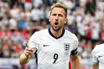 TOPSHOT - England's forward #09 Harry Kane celebrates scoring his team's first goal during the UEFA Euro 2024 Group C football match between Denmark and England at the Frankfurt Arena in Frankfurt am Main on June 20, 2024. (Photo by JAVIER SORIANO / AFP)