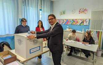 Sindaco uscente Teramo d Alberto al voto foto us