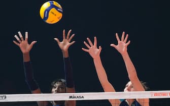 (221014) -- APELDOORN, Oct. 14, 2022 (Xinhua) -- Elena Pietrini (R) and Paola Ogechi Egonu of Italy block the ball during the semifinal match between Brazil and Italy at the 2022 Volleyball Women's World Championship in Apeldoorn, the Netherlands, Oct. 13, 2022. (Xinhua/Li Xiaopeng) - Li Xiaopeng -//CHINENOUVELLE_08550069/2210140912/Credit:CHINE NOUVELLE/SIPA/2210140928