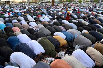 epa10583346 Muslims take part in Eid al-Fitr prayers outside Al-Amin Mosque in downtown Beirut, Lebanon, 21 April 2023. Muslims around the world celebrate Eid al-Fitr, the three-day festival marking the end of Ramadan that is one of the two major holidays on the Islamic calendar.  EPA/WAEL HAMZEH