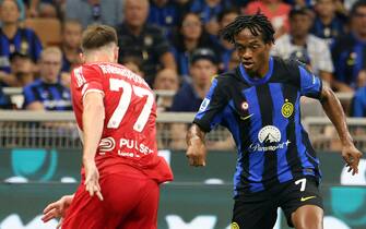 Inter Milan’s Juan Cuadrado (R) challenges for the ball  Monza’s Giorgos Kyriakopoulos during the Italian serie A soccer match between Fc Inter  and Monza Giuseppe Meazza stadium in Milan, 19 August 2023.
ANSA / MATTEO BAZZI