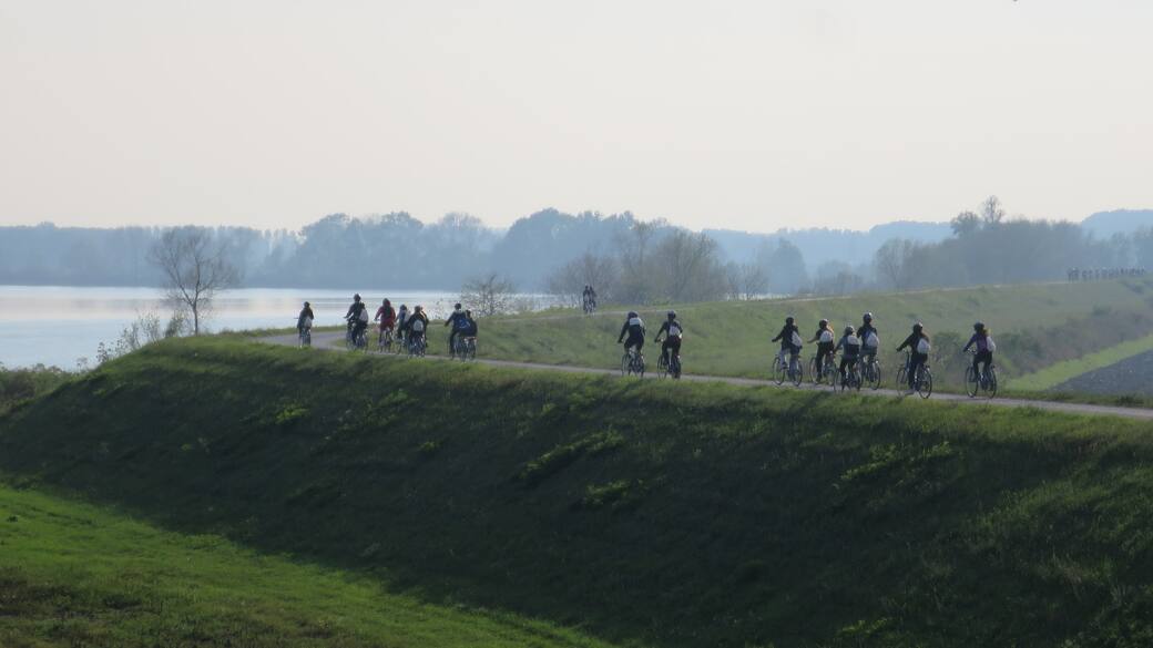 Ciclovia_VENTO_argine_maestro_del_fiume_Po_a_Castelnuovo_Bocca_d’Adda_(LO)._(c)PiùLento.jpg