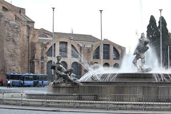 The fountain of the Naiadi, in Piazza Esedra in Rome, blocked to prevent any problems of public order in view of the match of Europa League as Roma - Feyenoord Rotterdam scheduled tonight at the Olympic Stadium in Rome, 20 April 2023. ANSA/CLAUDIO PERI