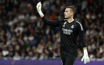 epa10970820 Real Madrid's goalkeeper Andriy Lunin reacts during the Spanish LaLiga soccer match between Real Madrid and Valencia CF, in Madrid, central Spain, 11 November 2023.  EPA/Mariscal