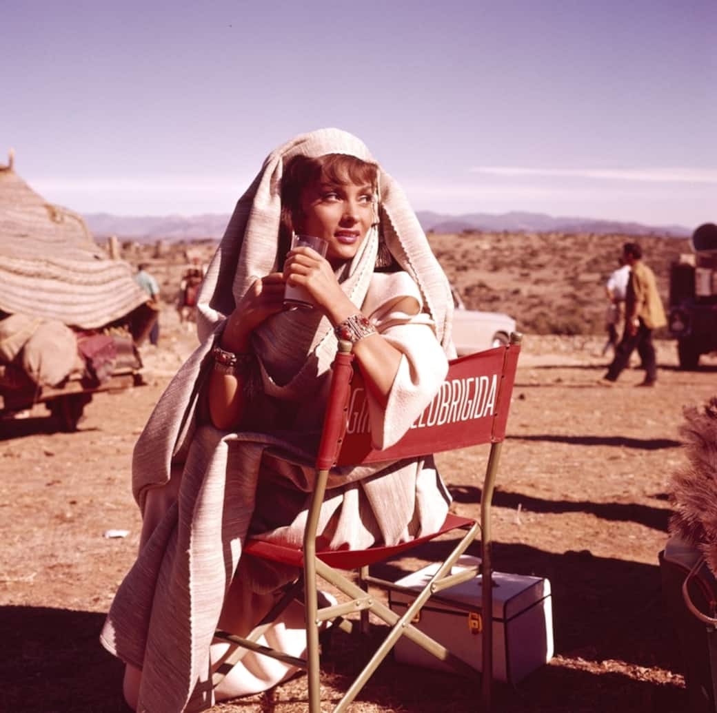 Gina_Lollobrigida_sul_set_del_film_Salomone_e_la_Regina_di_Saba_1959._Archivio_Storico_Luce_Fondo_Dial.jpg
