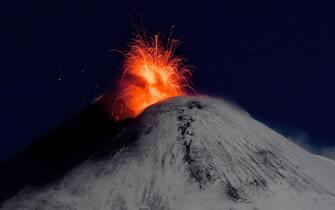 The snow-capped Etna spews hot lava, near Catania, Sicily island, Italy, 27 November 2023. One of Europe's most active and tallest volcano has erupted again on 25 November 2023.   ANSA/Orietta Scardino  ERUZIONE ETNA