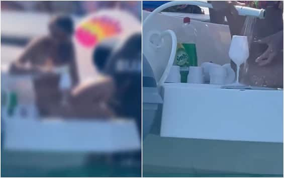 ischia lava i bicchieri in mare con il detersivo polemiche sui social video