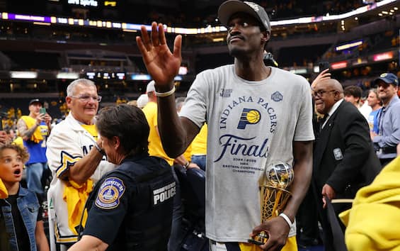 https://static.sky.it/editorialimages/f029d5a4b6ac392b118098a6ca7bbfc76cd69d13/skysport/it/nba/2025/06/01/nba-risultati-partite-notte-1-giugno-video/Pascal_Siakam_Getty_Indiana_Pacers.jpg?im=Resize,width=565
