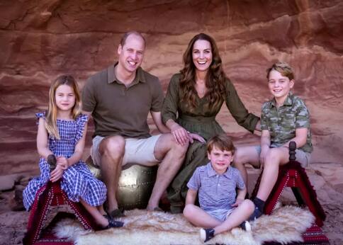 Kate, William e i figli, cartolina di Natale dalla Giordania