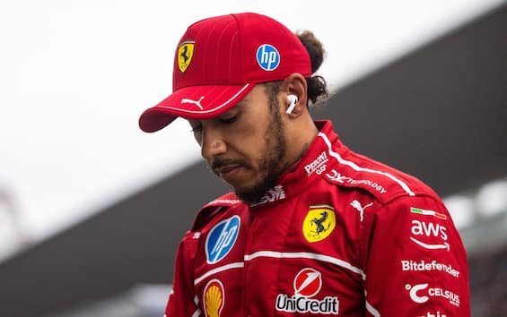 https://static.sky.it/editorialimages/f065ad24c7282e3061b13d2fea5669fb286b6c92/skysport/it/motori/formula-1/video/2025/06/03/f1-ferrari-lewis-hamilton-vasseur-problemi-video/Lewis_Hamilton_Ferrari_Getty_1.jpg?im=Resize,width=565