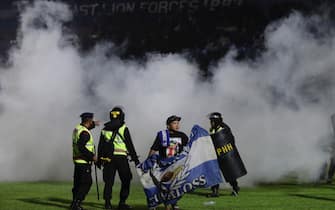La polizia nello stadio di Malang