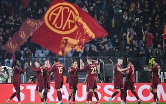 Roma's players jubilates after scoring the goal during the UEFA Europa League match between AS Roma and SG Eintracht Frankfurt at Olimpico stadium in Rome, Italy, 30 January 2025. ANSA/ALESSANDRO DI MEO