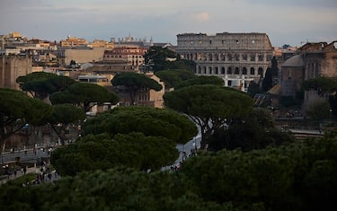 ROME, ITALY - DECEMBER 27: A view of the Colosseo and Fori Imperiali from the terrace of the Altare della Patria on December 27, 2022 in Rome, Italy. (Photo by Emmanuele Ciancaglini/Ciancaphoto Studio/Getty Images)