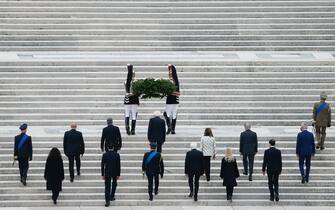 Il presidente della Repubblica Sergio Mattarella all'Altare della Patria, a Roma