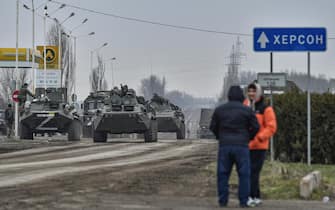 epa09784379 Russian troops move towards Ukraine on the road near Armiansk, Crimea, 25 February 2022. Russian troops entered Ukraine on 24 February prompting the country's president to declare martial law and triggering a series of announcements by Western countries to impose severe economic sanctions on Russia.  EPA/STRINGER