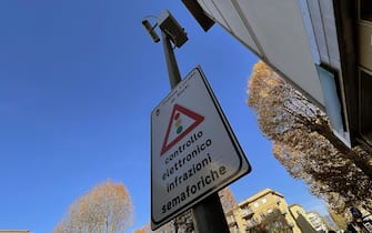 Rieti, 19 Novembre 2021
Installati dal Comune di Rieti 4 T-Red, le telecamere per rilevare il passaggio con il semaforo rosso dei veicoli in transito.