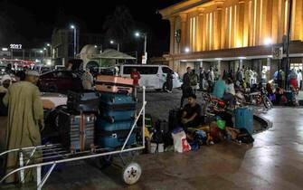 epa10597532 Passengers fleeing from Sudan wait outside  the railway station in Aswan, Egypt, 28 April 2023. According to Egypt's Foreign Ministry, 1,140 Egyptian nationals were evacuated from Sudan on 26 April, including 443 through land crossing and 697 through airlifts, bringing the total of Egyptians evacuated from Sudan since the beginning of the conflict to 2,679. Heavy armed clashes between Sudan's military and rival paramilitary groups have occurred in the capital Khartoum and other parts of the country since 15 April 2023.  EPA/KHALED ELFIQI