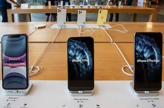 HONG KONG, CHINA - 2020/02/19: Smartphones iphone 11, Iphone 11 Pro and Iphone 11 Pro Max seen displayed at an American multinational technology company Apple store in Hong Kong. (Photo by Budrul Chukrut/SOPA Images/LightRocket via Getty Images)