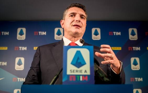 デ・シエルボ氏「2026年までに十分なスタジアムが必要になる、さもなければユーロ2032は撤退するだろう」